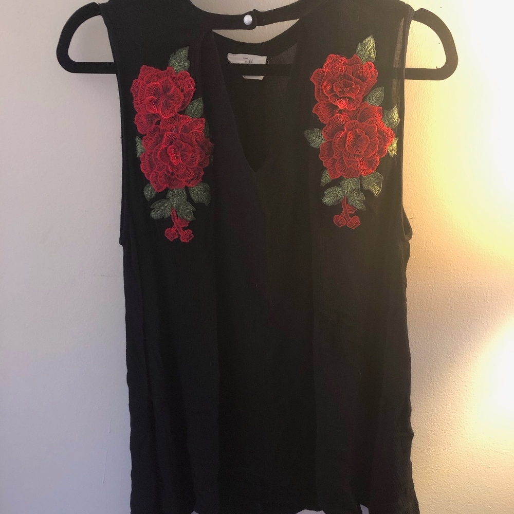 Sleeveless Black Rose Choker Shirt